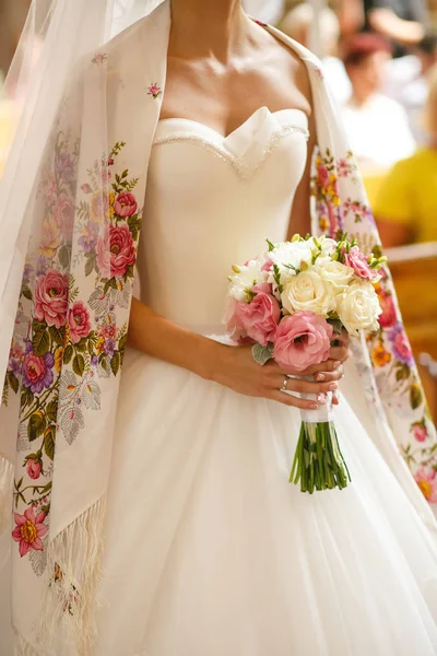 A noiva com buquê — Fotografia de Stock