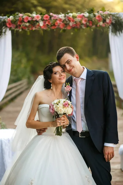 Casal de casamento mais feliz — Fotografia de Stock