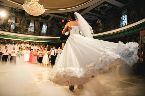 Primeira dança de casamento — Fotografia de Stock