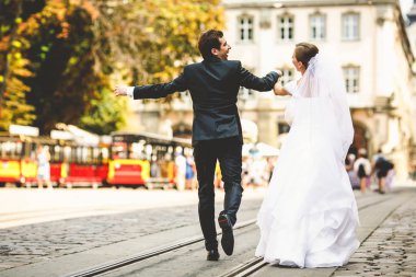 Damat gelini anlatır Demiryolları Viyadükler üzerinde yürüme