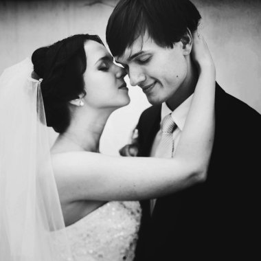 İhale gelin damadın baş sevgi ile tutar 