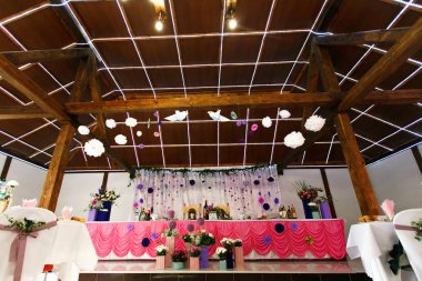 Kağıt süsleme formları çiçek ve güvercinler unde asmak