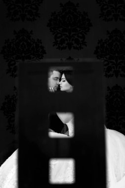 Dul kucaklayan aşık güzel Çift