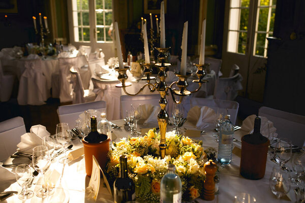 Daylights lie on a dinner table decorated with white and yellow 