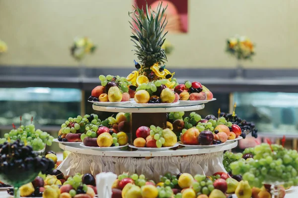 Different fruits lie on the tray on a buffet — Stock Photo, Image