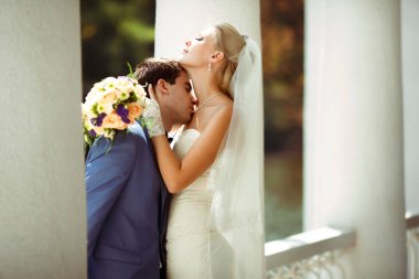 Düğün günü aşık iki sevinç anını