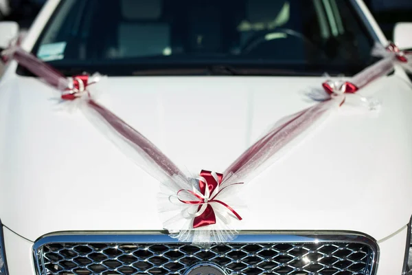 Las decoraciones para el coche de boda — Foto de Stock