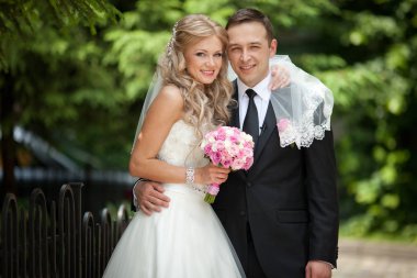 Gelin ve damat dışında sarılma standı