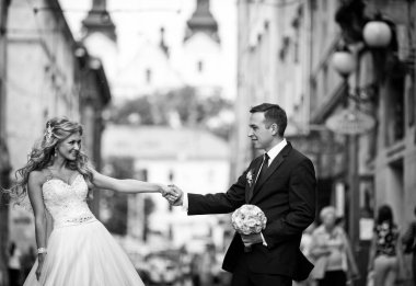 Bir kaç eski şehirde döne döne siyah beyaz resim