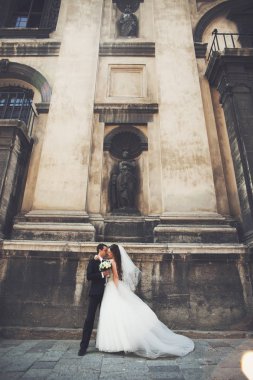 Uzaktan öpüşmeyle iki an burada t düğün bir göz