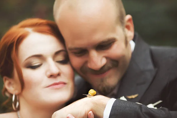 Bride looks over her shoulder while groom waits for her — Stock Photo, Image