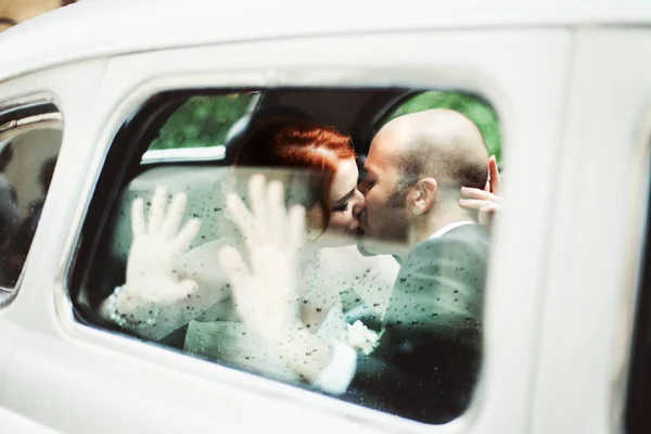 Bride looks over her shoulder while groom waits for her — Stock Photo, Image