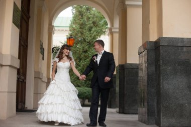 Çarpıcı yeni evliler yürüyüş dışında Güney altında