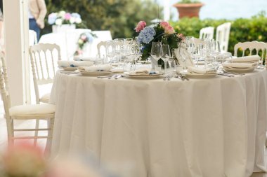 Sofra servis uzun bez şenlikli kapsar iken 