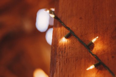 Portre ışık Garland ahşap ayağı twined