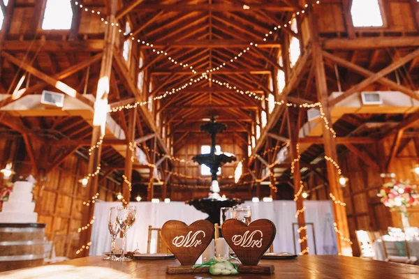 Sparkling light garlands hang from the ceiling in a wooden hanga — Stock Photo, Image