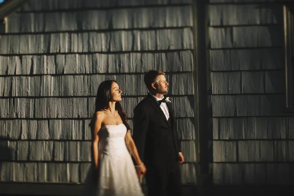 Bride and groom close their eyes while enjoying the peaceful ray — Stock Photo, Image