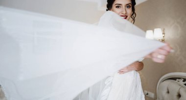 Gelin duvak içinde yatağa fırtınası. 