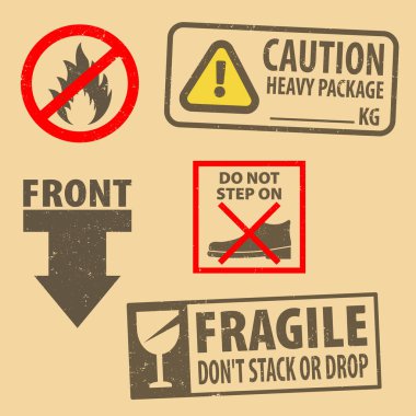 Kırılgan etiket seti ve kutu simgesi ambalaj sembolleri işareti, adım atmayın, karton arka planda kauçuk damgalı ağır paket, vektör illüstrasyonu. Paket üzerinde kullan. Bölüm 10. 