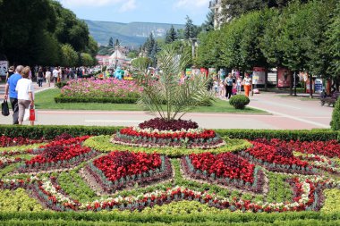 20 Temmuz 2013, Rusya, Kislovodsk. Kurortny Boulevard, vatandaşlar ve tatilcilerin favori tatil yeri