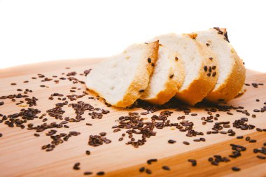 Kepekli muffin, siyah fasulye bir ahşap tepsi