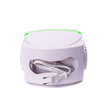 astım ilacı kompresör Nebulizatör beyaz arka plan üzerinde