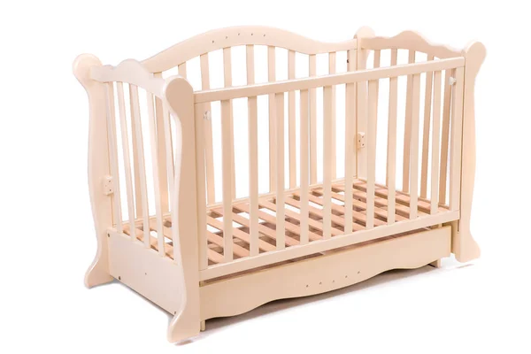 白い背景の木製ベビー ベッド — ストック写真