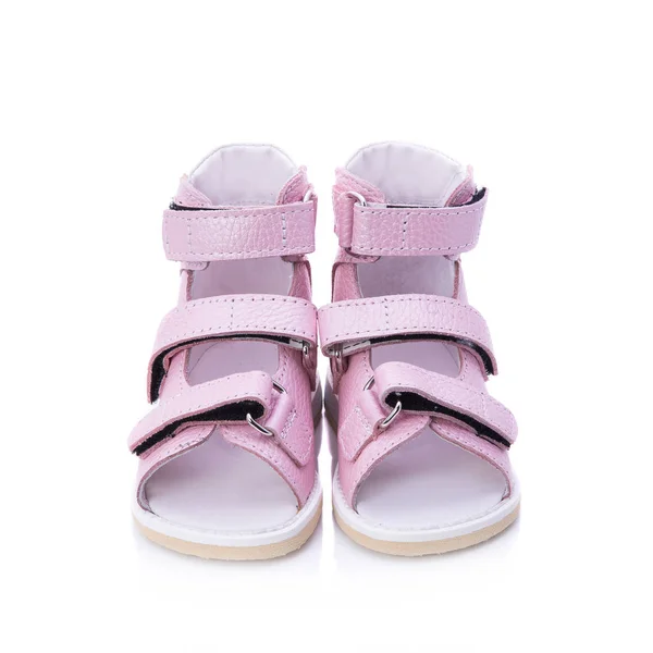 Zapatos ortopédicos para niños sobre un fondo blanco — Foto de Stock