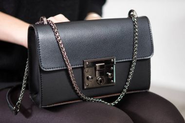 deri kadın, küçük, şık çanta