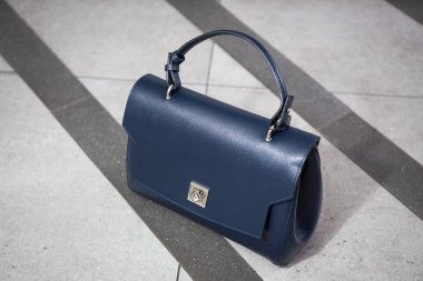 deri kadın, küçük, şık çanta