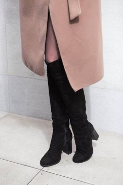 kız siyah çizmeler, lookbook, bayanlar yüksek deri çizme ve parlak ceket