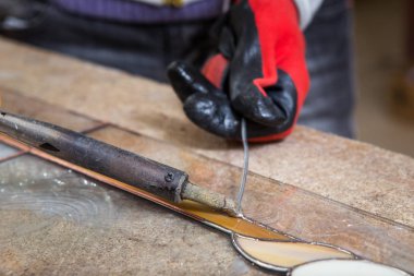 Vitray maker Hediyelik eşya ile çalışır