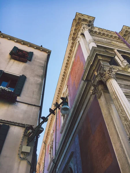 Venise pittoresque architecture de vieilles rues historiques. Lagune italienne — Photo