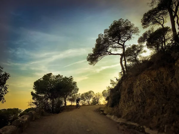 bir gün batımı dağ tibidabo İspanya Barcelona şehir bisiklet bisikletçi kişini