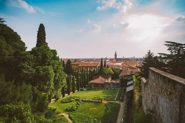 Giusti zahradní Verona, Itálie. Architektura a mezník ve Veroně. Pohlednice z Verony — Stock fotografie