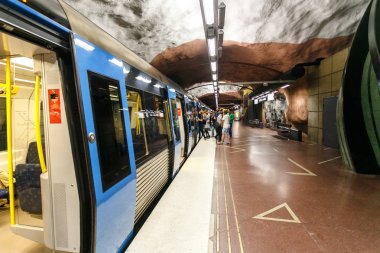 Stockholm, İsveç - 22 Mayıs, 2014.Metro İstasyonu Radhuset Stockholm. Stockholm Metro topluluğu Sanat - Dünya en şaşırtıcı iç