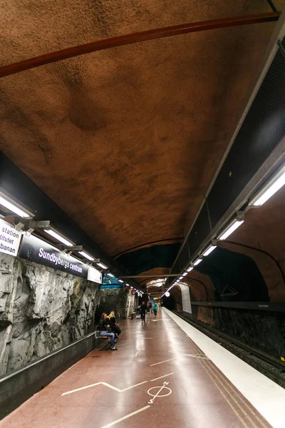 STOCKHOLM, SUECIA - 22 de mayo de 2014. Estocolmo metro, Suecia, Interior de la estación de Radhuset — Foto de Stock