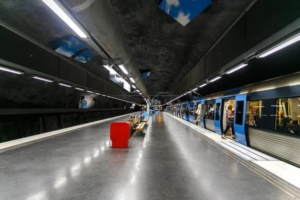 STOCKHOLM, SUECIA - 22 de mayo de 2014. Estocolmo metro, Suecia, Interior de vreten — Foto de Stock