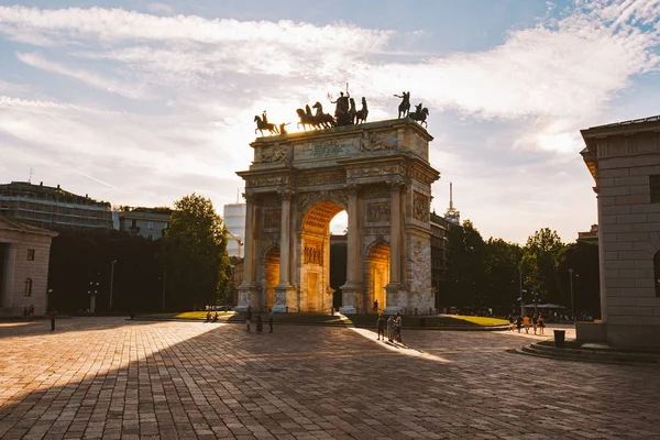Arch barış Sempione Parkı, Milan, Lombardiya, İtalya. Arco della Pace aka Porta Sempione, Milano, İtalya