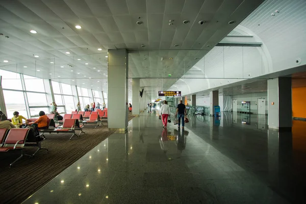15 de mayo 2014 Ucrania interior del aeropuerto internacional Borispol: Una nueva terminal para la salida de los aviones. Tema de viajes aéreos y turismo — Foto de Stock