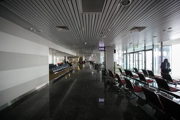 15. Mai 2014 ukrainischer Innenraum des internationalen Flughafens Borispol: ein neues Terminal für den Abflug von Flugzeugen. Thema Flugreisen und Tourismus — Stockfoto