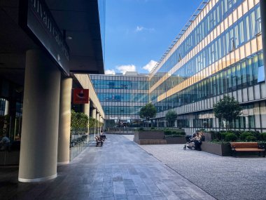 24 Ekim 2019. Hindi. İstanbul. Üniversite Hastanesi Koch. Yeni modern mimarlık hastanesi kliniğinin yüzü. Tema tıp sağlığı. Sigorta şirketi. Türkiye 'de bir hastane. İstanbul Kliniği