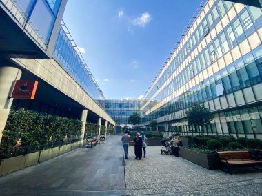 24 Ekim 2019. Hindi. İstanbul. Üniversite Hastanesi Koch. Yeni modern mimarlık hastanesi kliniğinin yüzü. Tema tıp sağlığı. Sigorta şirketi. Türkiye 'de bir hastane. İstanbul Kliniği