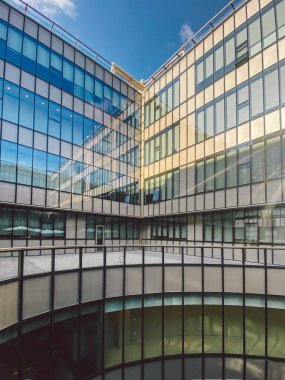 24 Ekim 2019. Hindi. İstanbul. Üniversite Hastanesi Koch. Yeni modern mimarlık hastanesi kliniğinin yüzü. Tema tıp sağlığı. Sigorta şirketi. Türkiye 'de bir hastane. İstanbul Kliniği