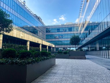 24 Ekim 2019. Hindi. İstanbul. Üniversite Hastanesi Koch. Yeni modern mimarlık hastanesi kliniğinin yüzü. Tema tıp sağlığı. Sigorta şirketi. Türkiye 'de bir hastane. İstanbul Kliniği