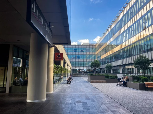 24 de outubro de 2019. A Turquia. Istambul. Hospital Universitário Koch. Fachada novo edifício moderno arquitetura hospital clínica. Medicina do tema saúde. Companhia de seguros. Hospital na Turquia. Clínica de Istambul — Fotografia de Stock