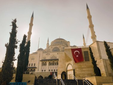 30 Ekim 2019. İstanbul Camlica Camii. Türk Camlica Camii. Türkiye 'nin en büyük camii. Yeni cami ve İstanbul 'un en büyüğü. Güzel Buyuk Camlica Tepesi tepesinde, Uskudar 'da.