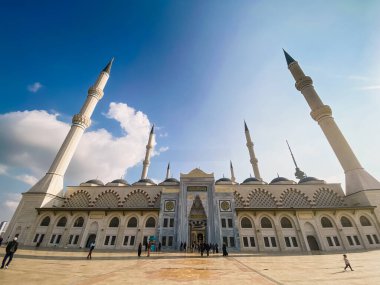30 Ekim 2019. İstanbul Camlica Camii. Türk Camlica Camii. Türkiye 'nin en büyük camii. Yeni cami ve İstanbul 'un en büyüğü. Güzel Buyuk Camlica Tepesi tepesinde, Uskudar 'da.