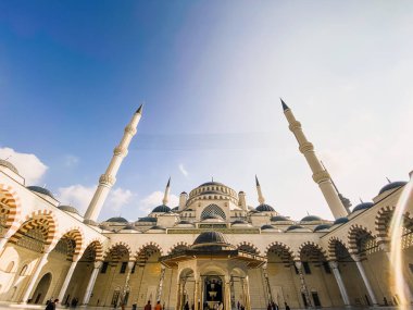 30 Ekim 2019. İstanbul Camlica Camii. Türk Camlica Camii. Türkiye 'nin en büyük camii. Yeni cami ve İstanbul 'un en büyüğü. Güzel Buyuk Camlica Tepesi tepesinde, Uskudar 'da.
