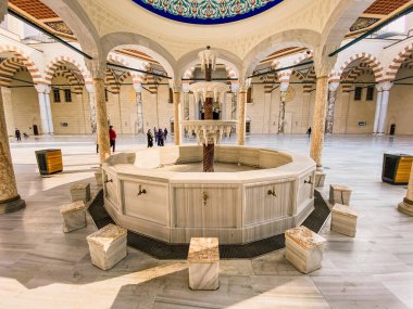 30 Ekim 2019. İstanbul Camlica Camii. Türk Camlica Camii. Türkiye 'nin en büyük camii. Yeni cami ve İstanbul 'un en büyüğü. Güzel Buyuk Camlica Tepesi tepesinde, Uskudar 'da.